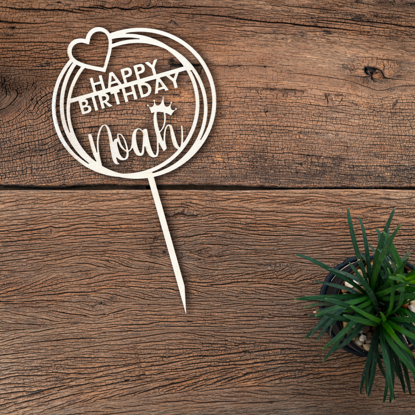 Geburtstag Cake Topper "Name mit Herz & Krone" Personalisiert aus Holz - Happy Bumblebee