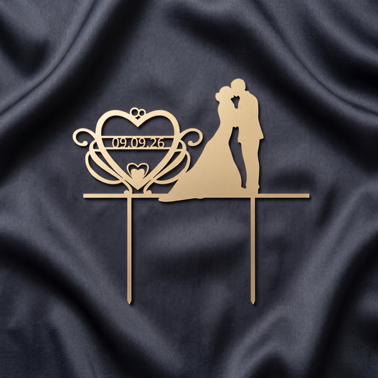 Hochzeit Cake Topper Brautpaar mit Datumsherz in Gold auf dunkler Seide