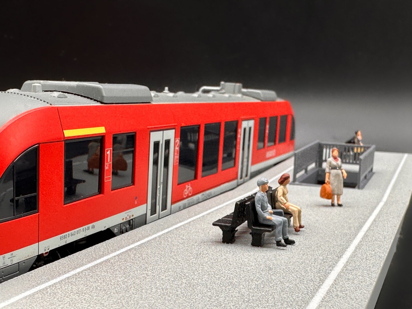 H0 Sitzbank 1:87  2 Stück Bahnsteig Sitze Haltestellen Sitze