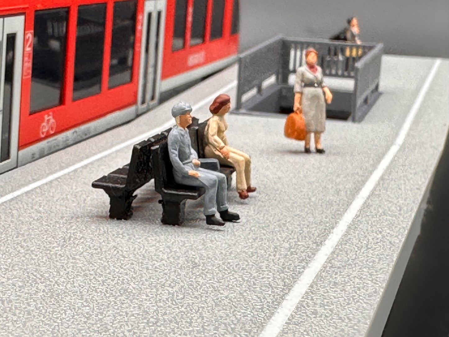 H0 Sitzbank 1:87  2 Stück Bahnsteig Sitze Haltestellen Sitze