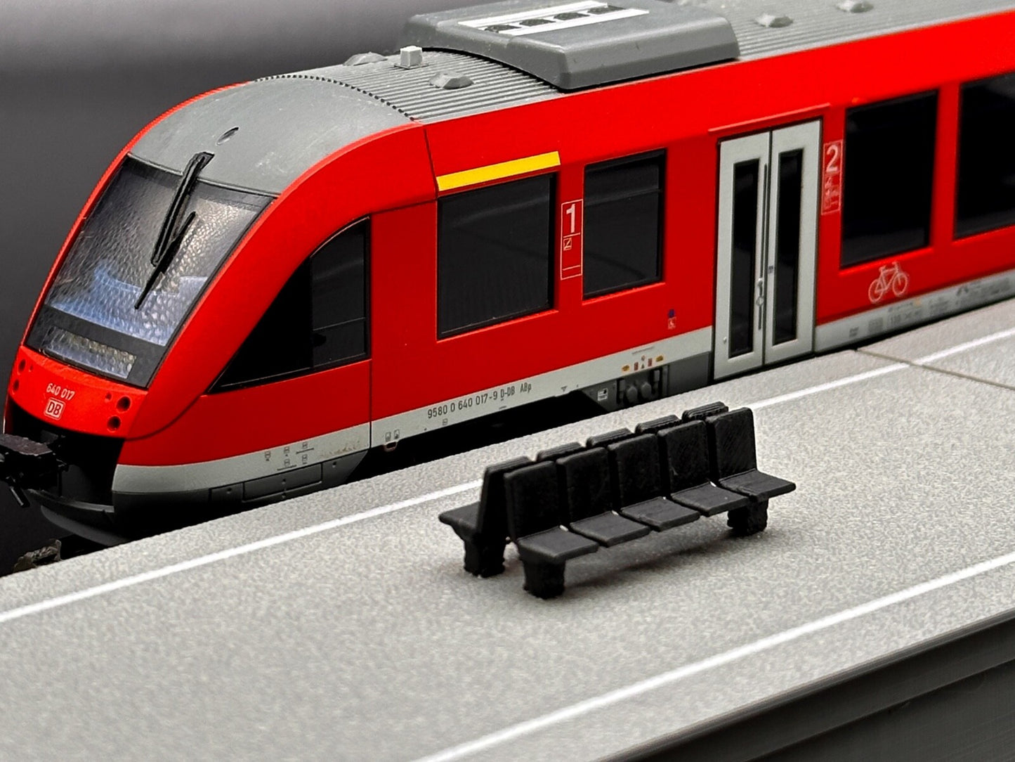H0 Sitzbank 1:87  2 Stück Bahnsteig Sitze Haltestellen Sitze