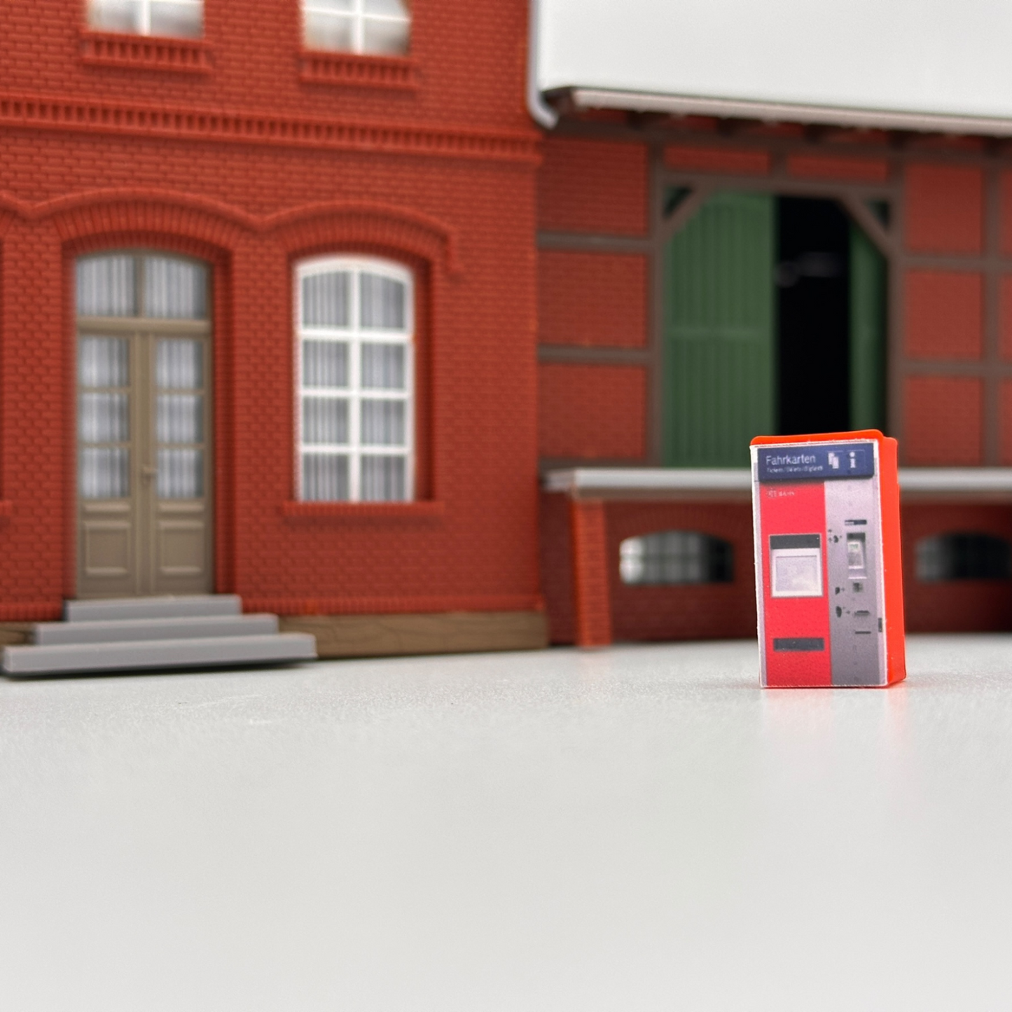 H0 4x Fahrkartenautomat Fahrkarten Automat inkl. Decals