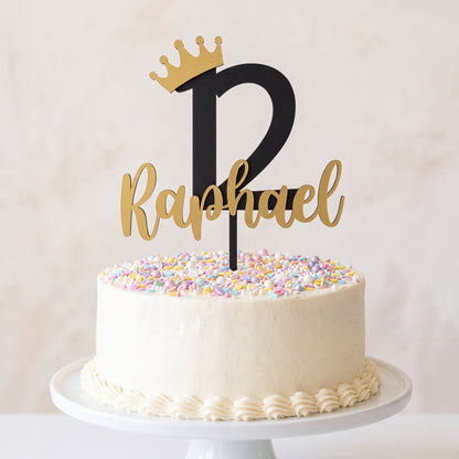 Cake Topper zum 12. Geburtstag, Zahl mit Krone und Name in Schwarz und Gold auf einer Geburtstagstorte