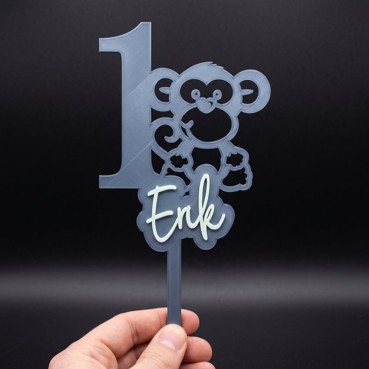 Cake Topper Zahl mit Affe, in der Hand gehalten