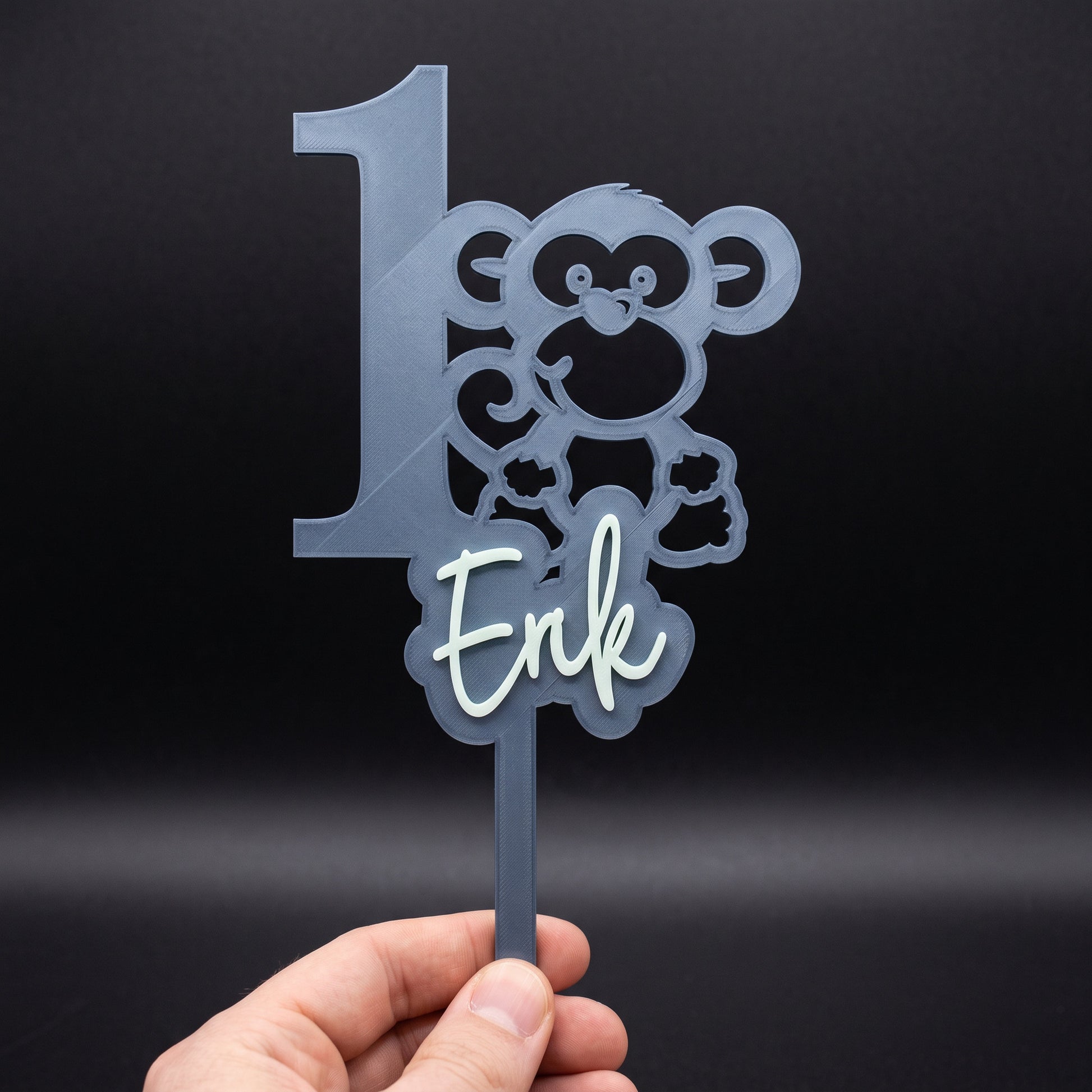 Cake Topper Zahl mit Affe, in der Hand gehalten