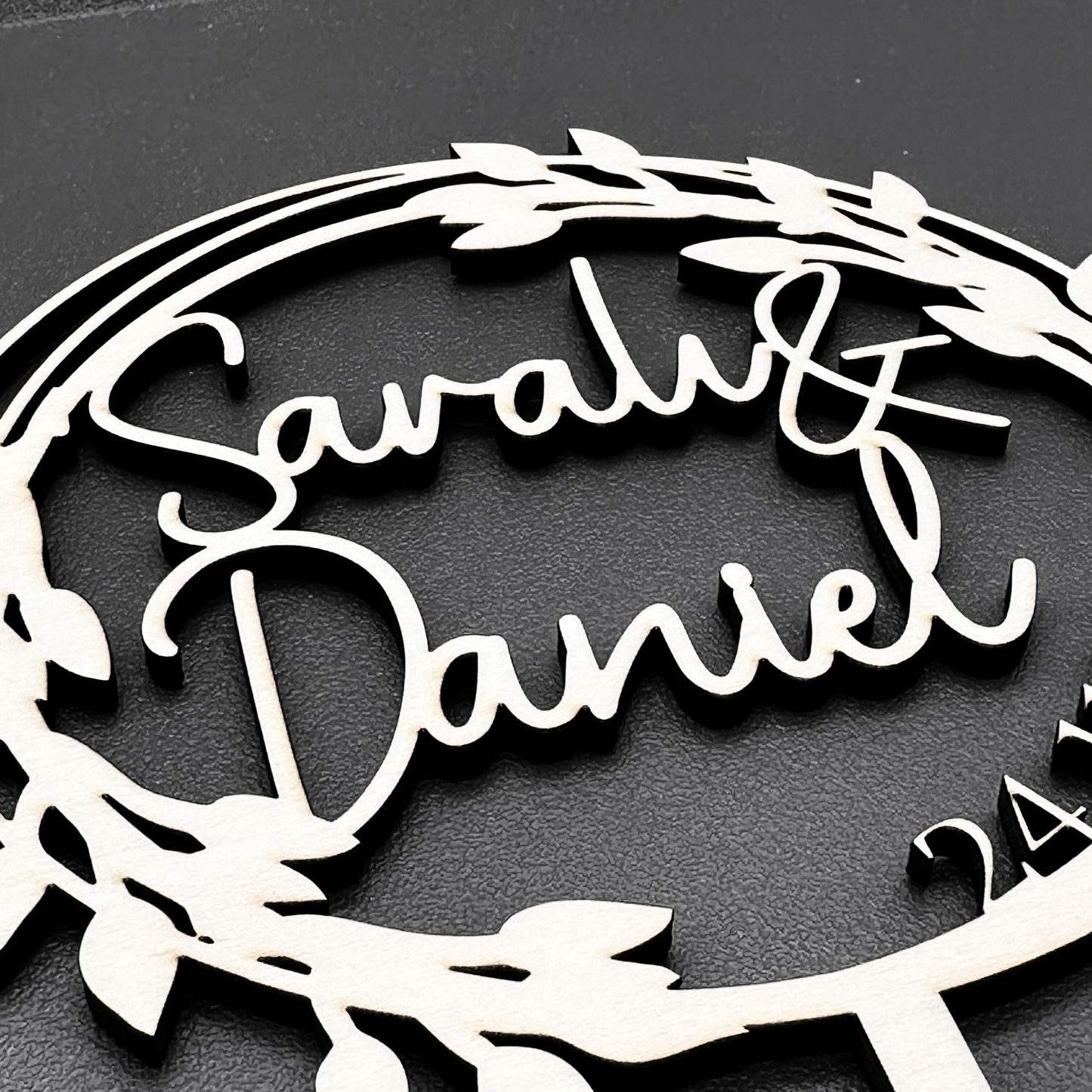 Hochzeit Cake Topper "Variante 15" Personalisiert aus Holz - Happy Bumblebee