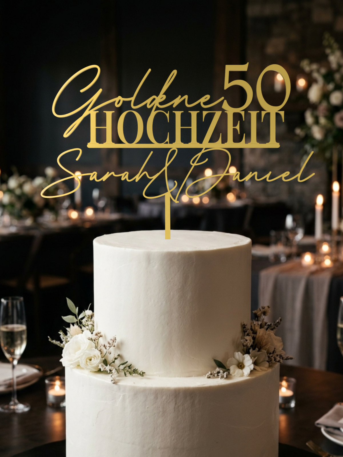Cake Topper Goldene Hochzeit in Gold auf weißer Hochzeitstorte