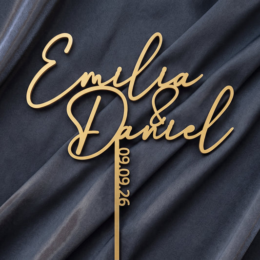 Hochzeit Cake Topper Namenspaar mit Datum in Gold auf dunkler Seide
