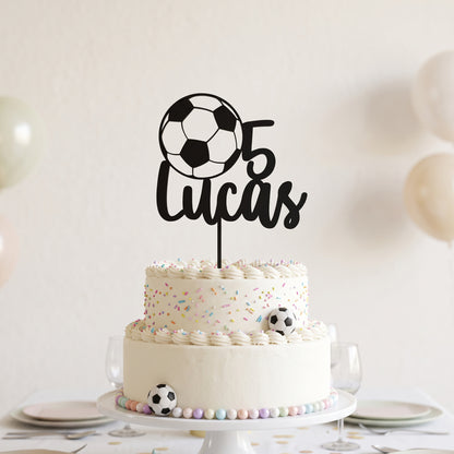 Cake Topper Geburtstag Fußball in Schwarz auf festlicher Torte