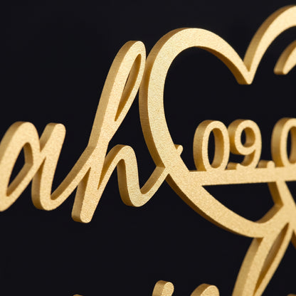 Nahaufnahme Cake Topper Namen mit Doppelherz in Gold