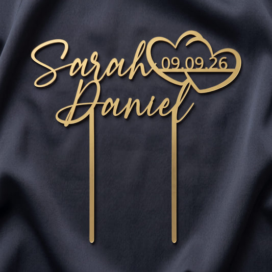 Hochzeit Cake Topper Namen mit Doppelherz in Gold auf dunkler Seide