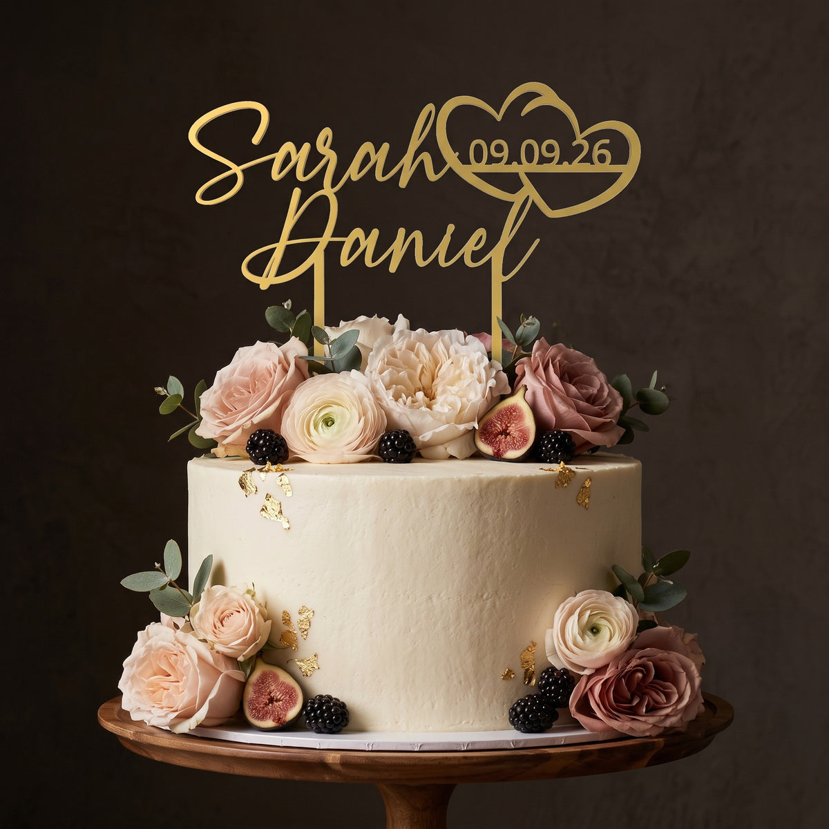 Cake Topper Hochzeit Namen mit Doppelherz in Gold auf Hochzeitstorte