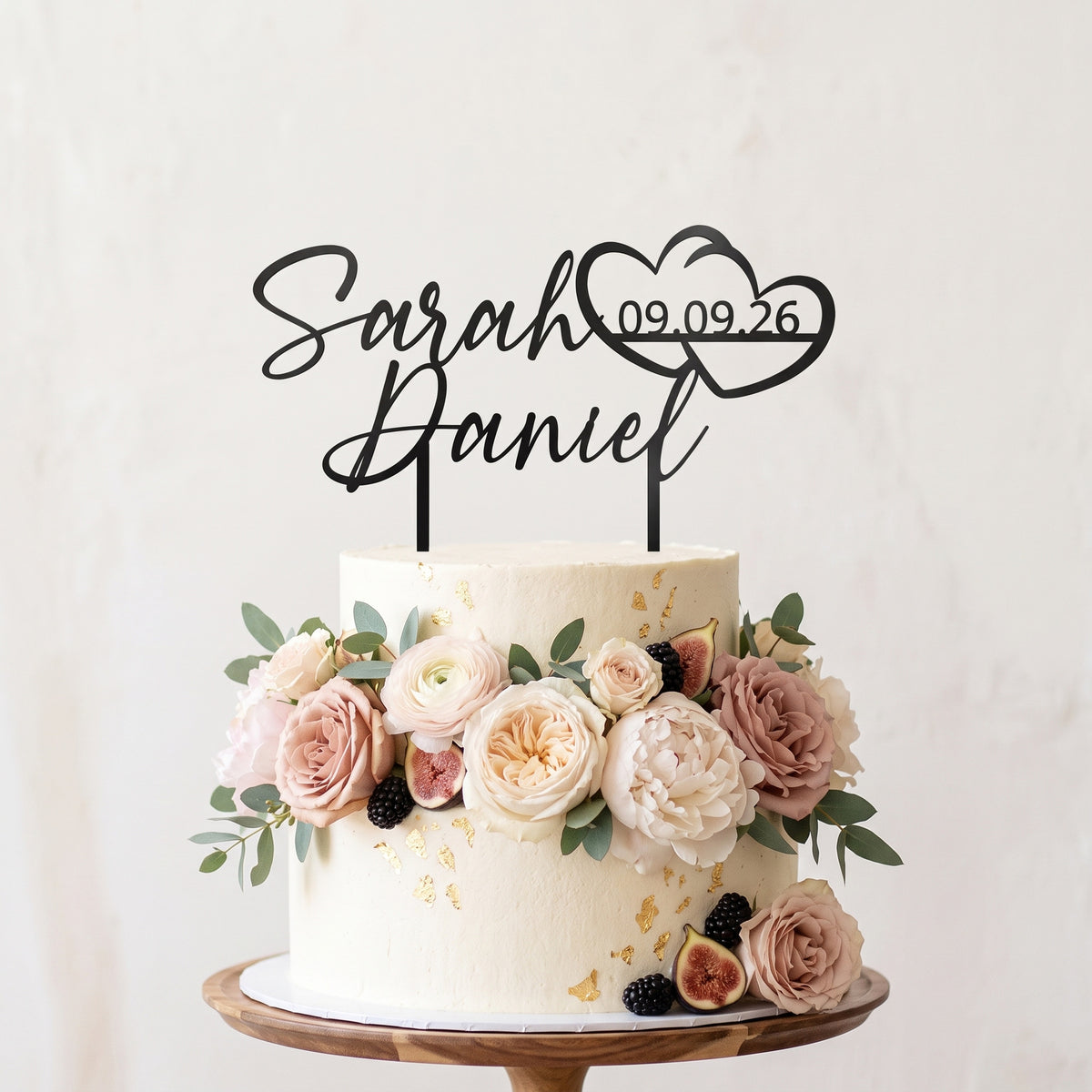 Cake Topper Hochzeit Namen mit Doppelherz in Schwarz auf Hochzeitstorte