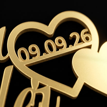 Cake Topper Hochzeit Namen mit Herzpaar in Gold, Nahaufnahme der Oberfläche