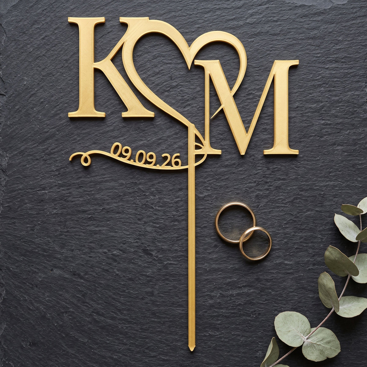 Cake Topper Hochzeit Initialen mit Herz und Datum Flatlay-Gold