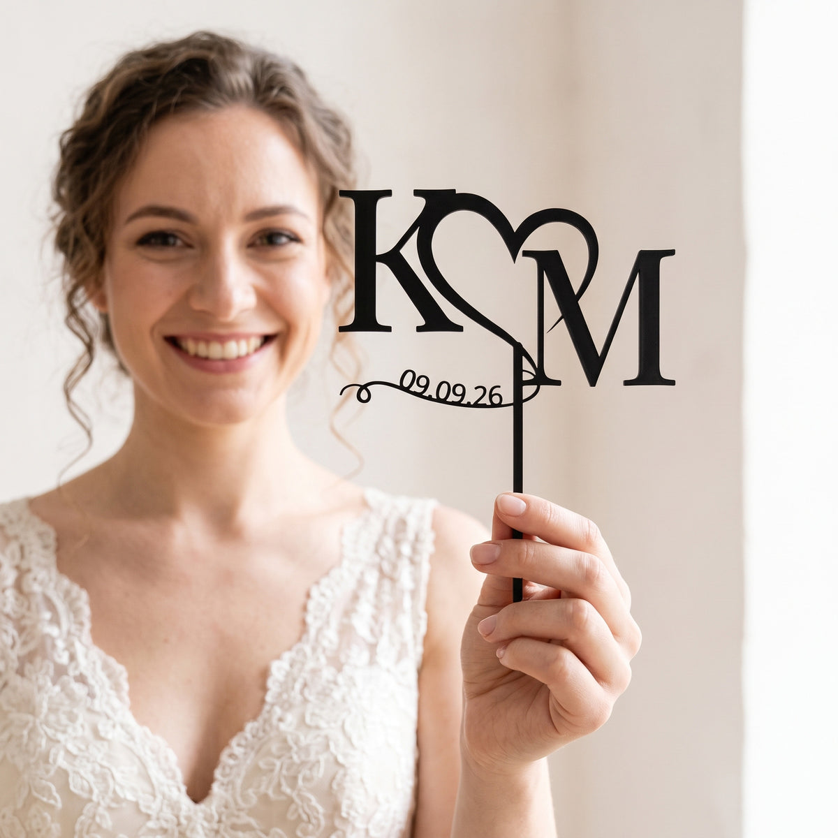 Cake Topper Hochzeit Initialen mit Herz und Datum Haltebild-Schwarz