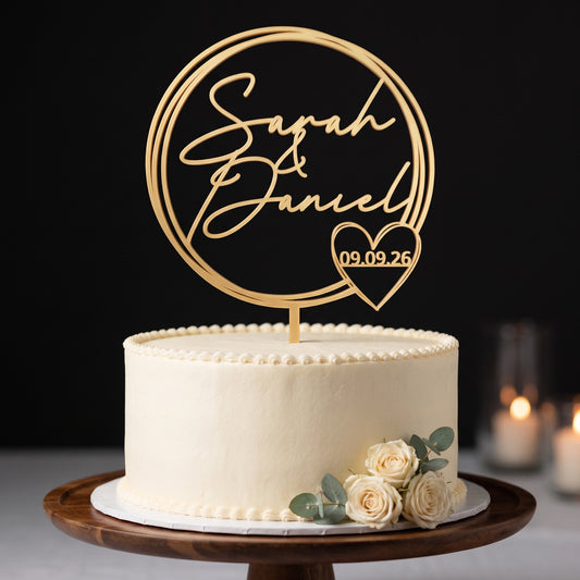Cake Topper Hochzeit Namen im Kreis mit Datumsherz in Gold auf Hochzeitstorte