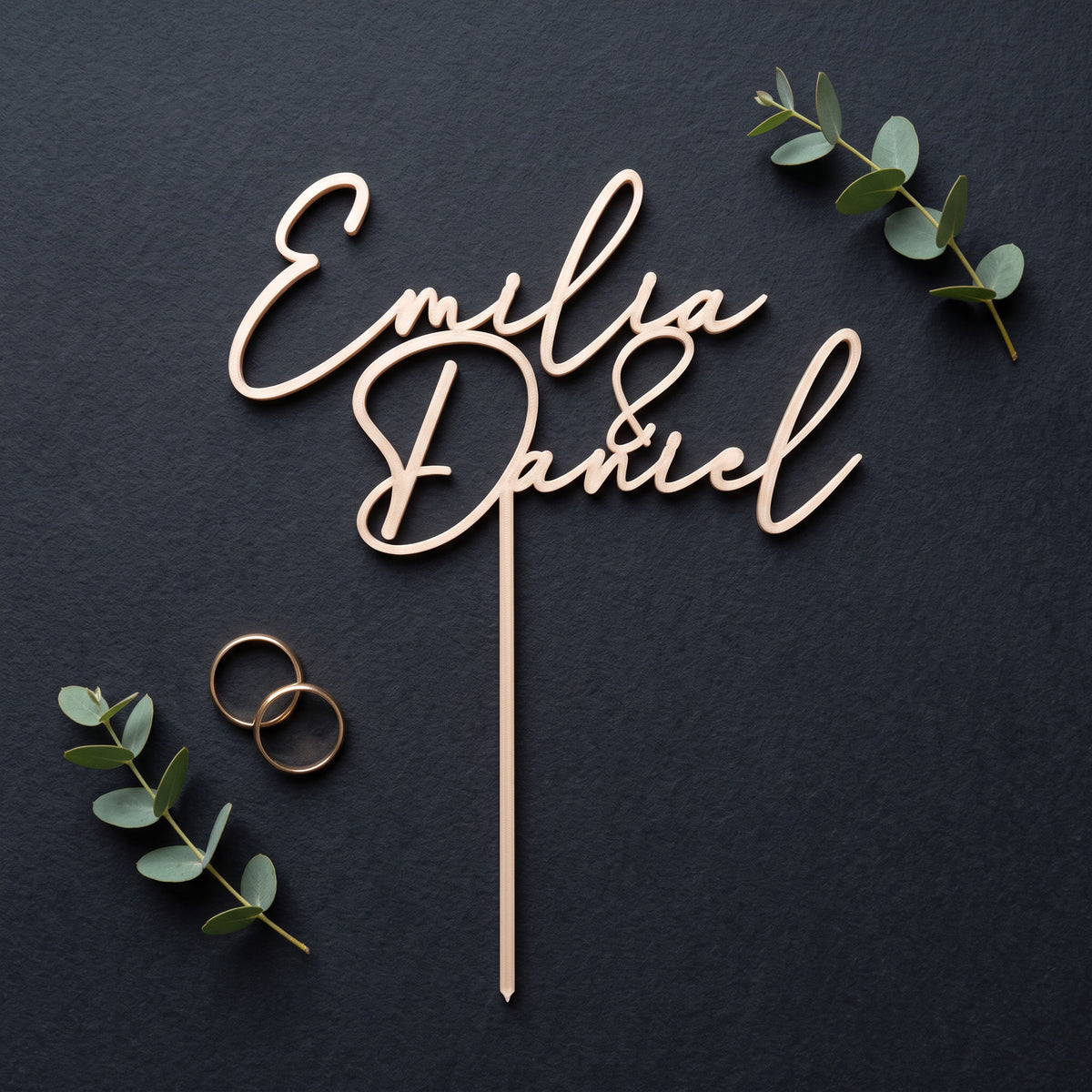 Hochzeit Cake Topper Namenspaar mit Datum Flatlay