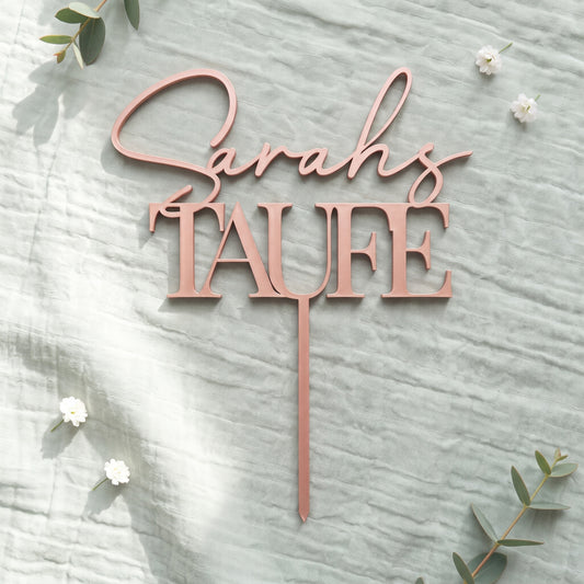 Cake Topper Taufe Name im Schriftzug in Rosegold auf salbeigruenem Musselin