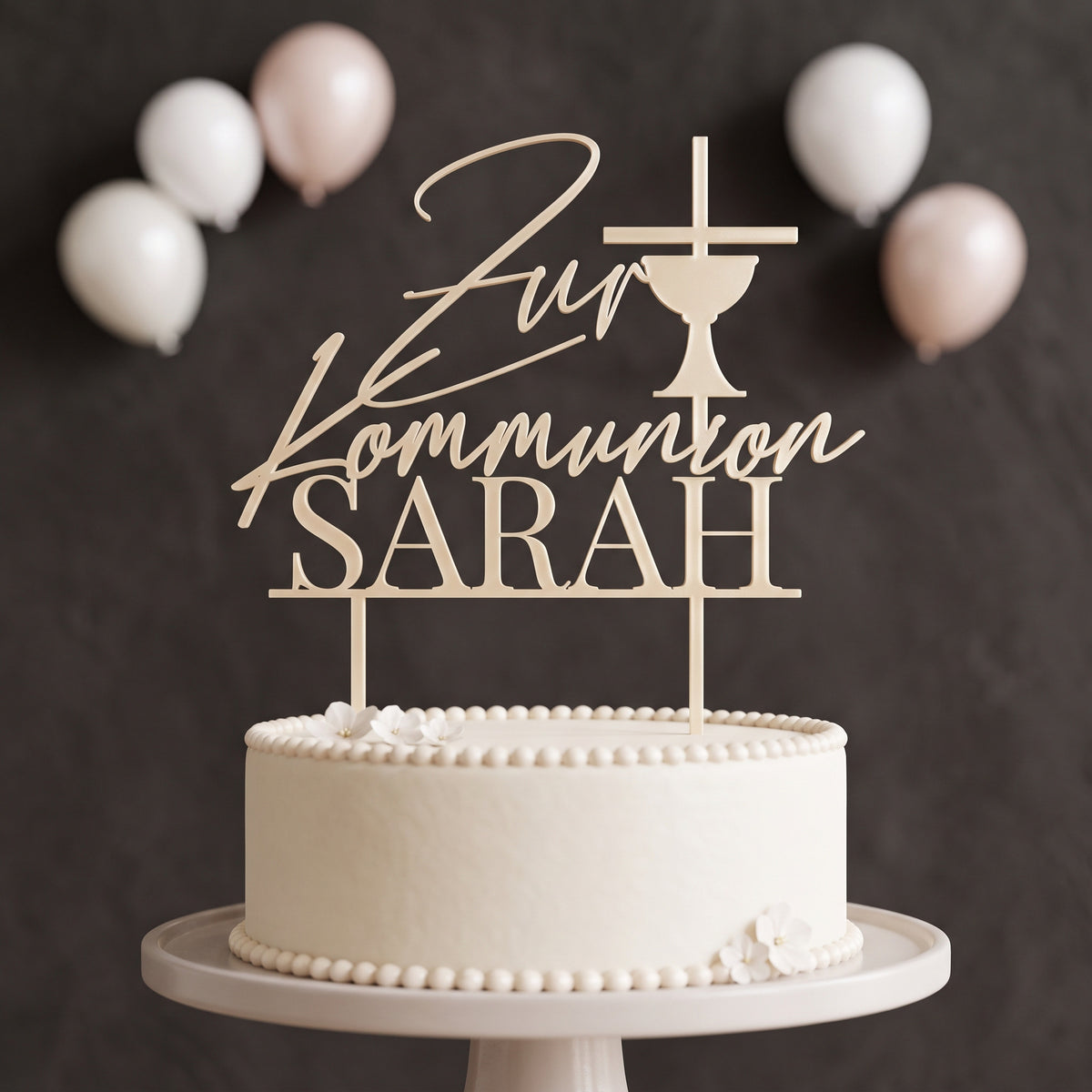 Cake Topper Kommunion Kelch in Champagner auf weisser Kommunionstorte