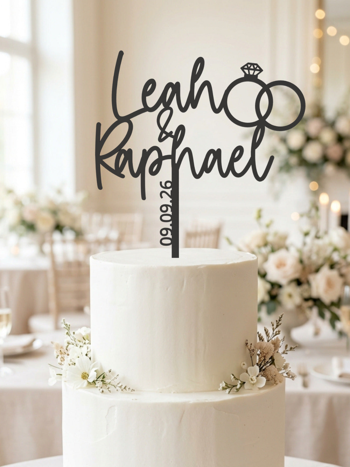 Cake Topper Namen mit Eheringen in Schwarz, Hochzeitsdatum senkrecht am Stecker