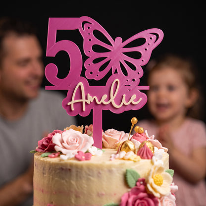 Cake Topper Zahl mit Schmetterling, im Einsatz auf einer Geburtstagstorte