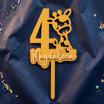 Geburtstags-Cake-Topper "Zahl mit Giraffe" personalisiert, auf marineblauem Krepppapier