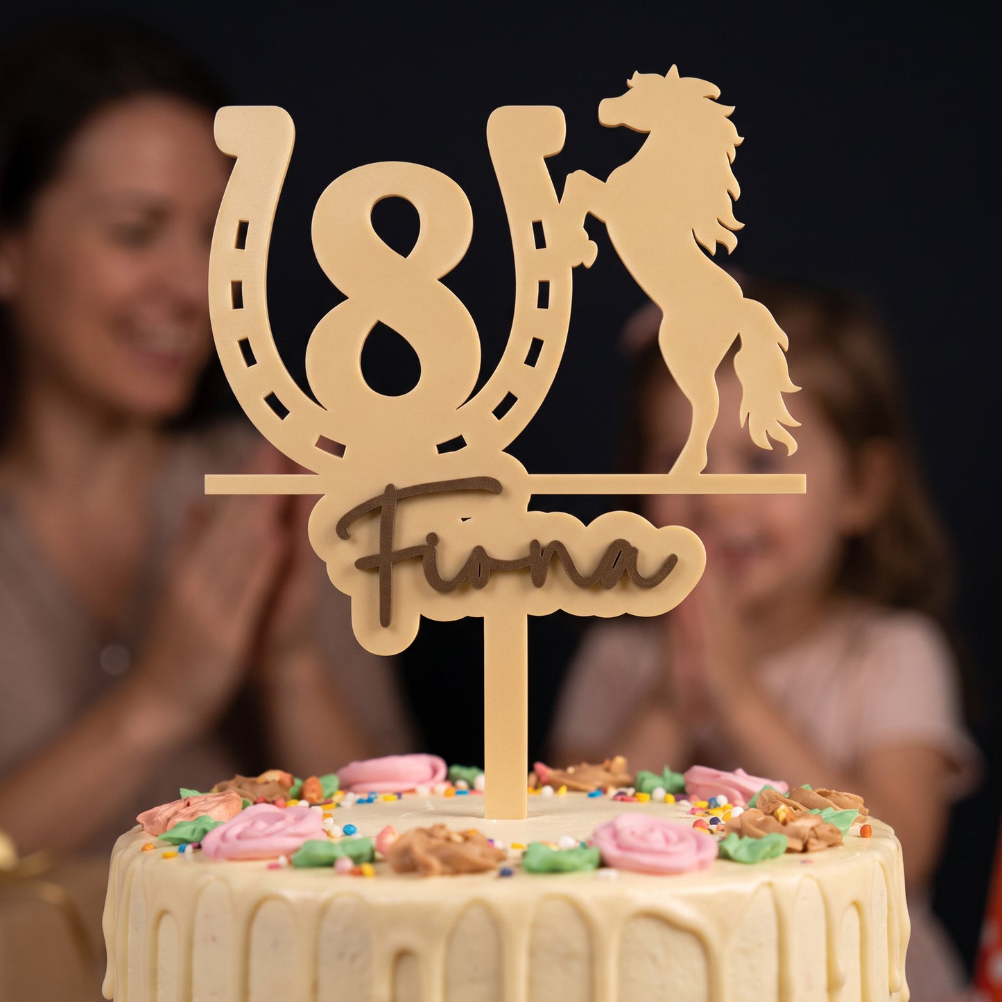 Cake Topper Zahl mit Pferd, im Einsatz auf einer Geburtstagstorte
