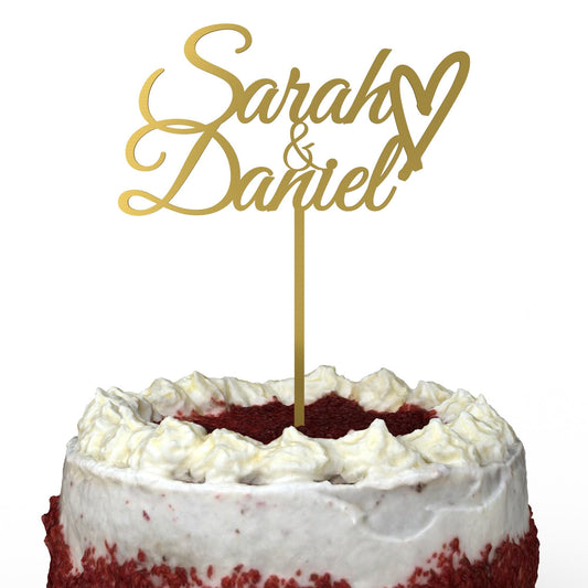 Namen mit Herz Cake Topper Gold auf Hochzeitstorte