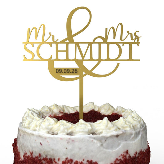 Mr & Mrs mit Ornament-Und Cake Topper Gold auf Hochzeitstorte
